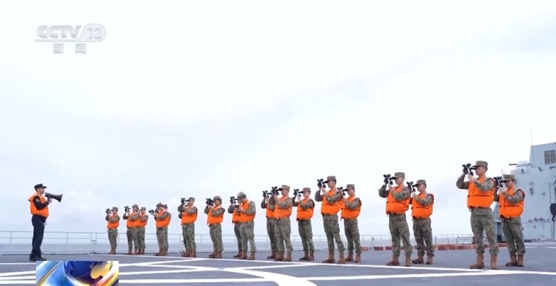 海军989编队抵达马来西亚进行友好访问