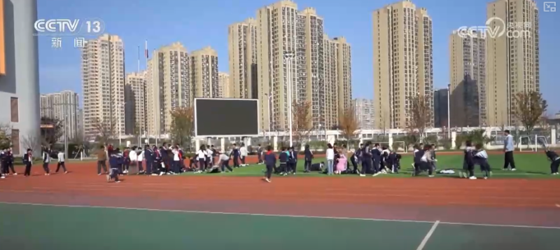 多元尝试打造快乐假期 “托底+协同”满足学生多样需求 | 多视角观察首个“秋假”↓