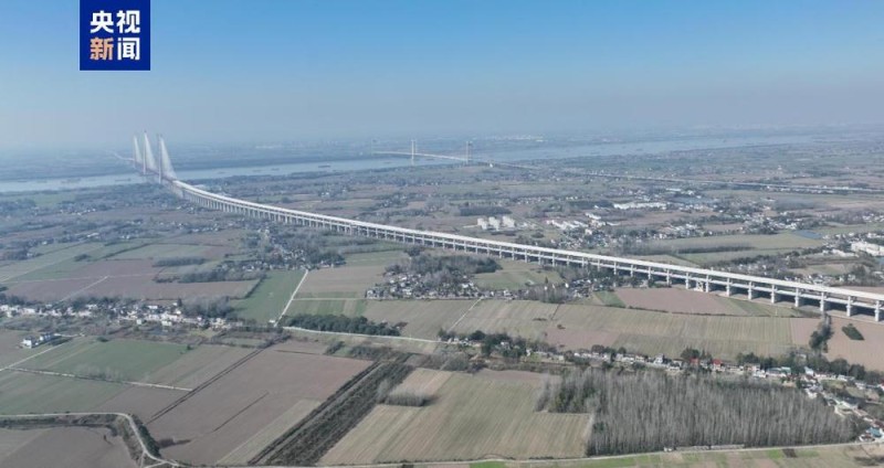 巢马城际铁路全线开始铺轨 预计明年下半年具备开通条件