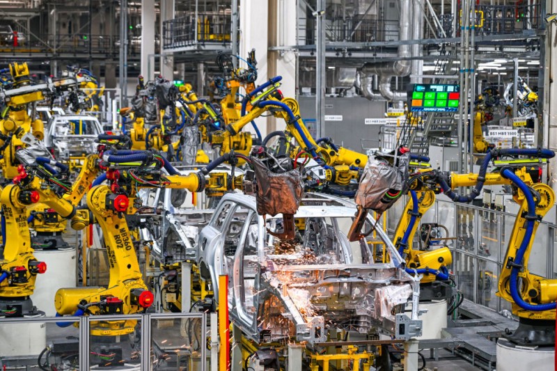 新征程・新蓝图｜建设强大国内市场 坚持投资于物和投资于人紧密结合