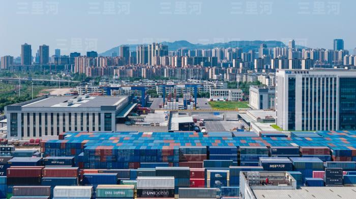 “两重”建设为高质量发展立柱架梁