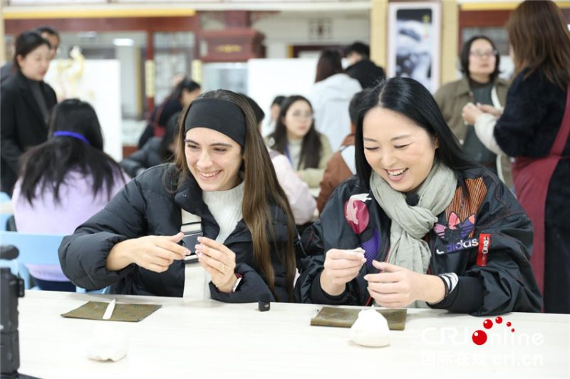 【2025打卡中国】这里藏着中国最硬核的浪漫！ 外国网红狂赞：“洛阳，不愧是你！”