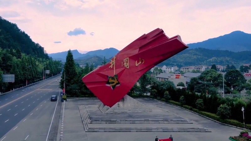 【理响中国・薪火“燃”青春】百花齐放的城市新产业：从能源依赖到双轮奔腾