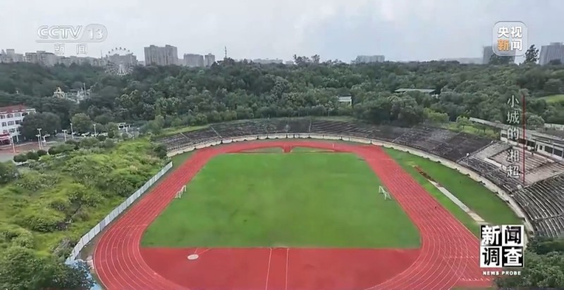 新闻调查丨小城的“野生”球场比赛 为何能让全国网友追着看？