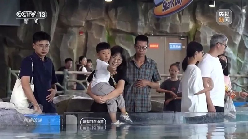 多地推行中小学春秋假,“孩子放假、家长不休”怎么办?