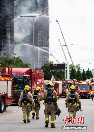 “不放弃任何一个求助”――香港消防员的48小时火海奋战