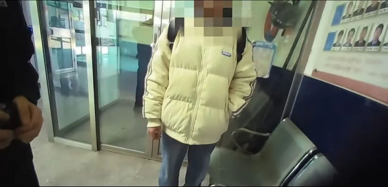 接到这通电话 网约车司机把车开进了派出所