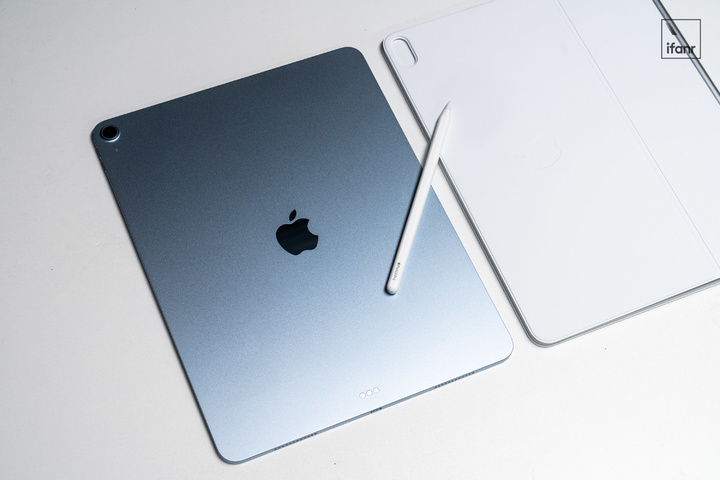 苹果在中国营收依旧下滑,好消息是 iPhone 17 卖爆了