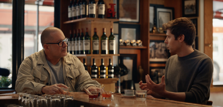 iOS 27 首曝：缝缝补补又一年，苹果 AI 明年见？