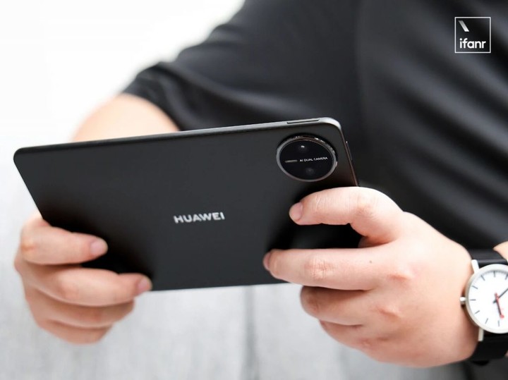 1999 元的 moto Air 手机，为什么比 iPhone Air 更香？