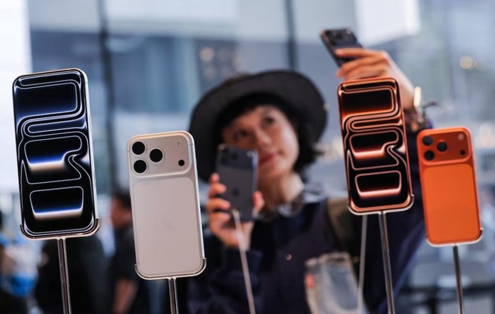 苹果在中国营收依旧下滑,好消息是 iPhone 17 卖爆了