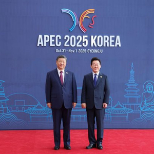 特写:“越是风高浪急,越要同舟共济”