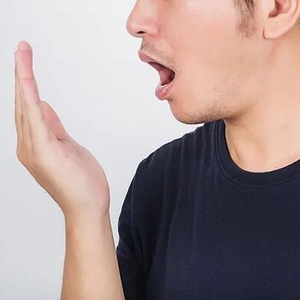 男子嘴里有个包，“跟了自己20多年”，一查吓一跳：是癌