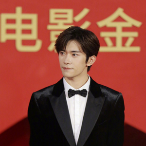 易烊千玺、宋佳分别获金鸡奖最佳男女主角 易烊千玺成最年轻金鸡奖影帝，本人回应