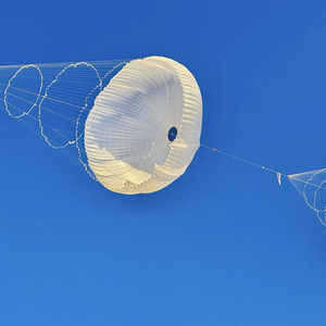 世界最大5000平方米高空风力发电捕风伞成功开伞