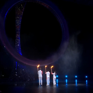 粤港澳三地火炬手共同点燃十五运会主火炬