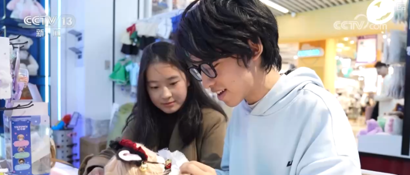 “悦己消费”持续升温带火“娃衣”大市场 开辟时尚玩偶圈新赛道