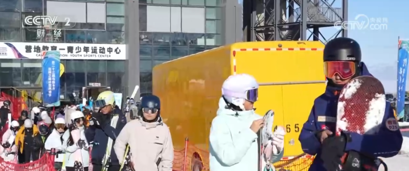 “增设雪假+惠民政策+特色景观”掀起冰雪新热潮 “滑”出消费新“动”力