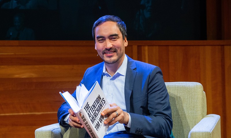 美国顶尖法学家论“榨取时代”