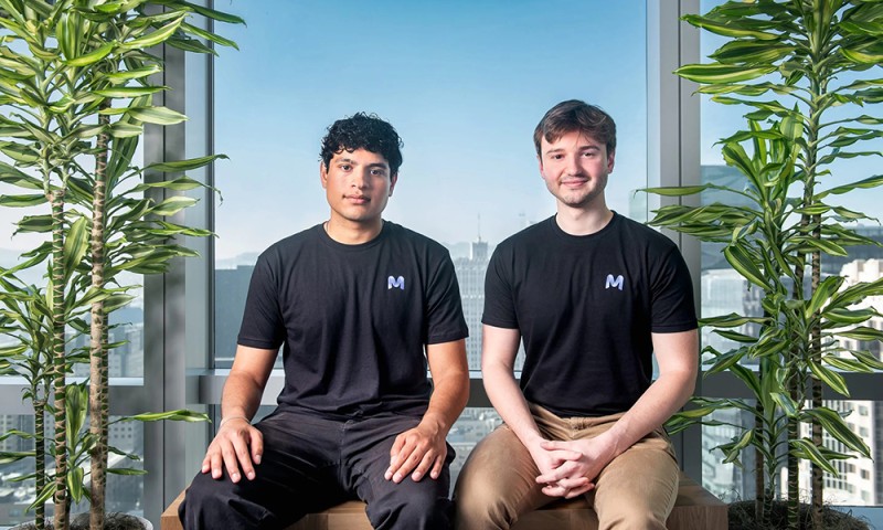 全球最年轻白手起家亿万富翁：三年工作无休仍乐此不疲