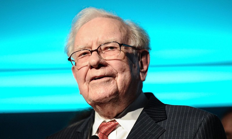 巴菲特交棒之际，伯克希尔资深首席财务官宣布退休