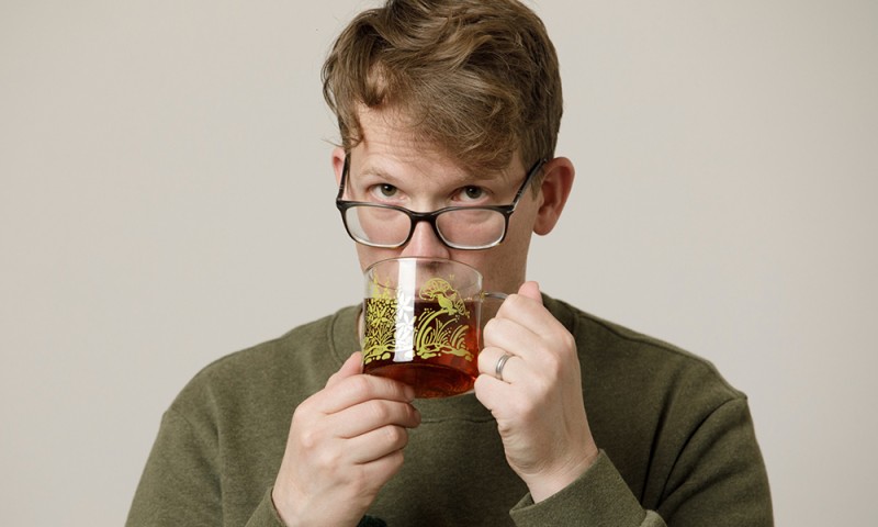 百万富翁播主奉劝年轻人:投资别只盯着特斯拉和AI