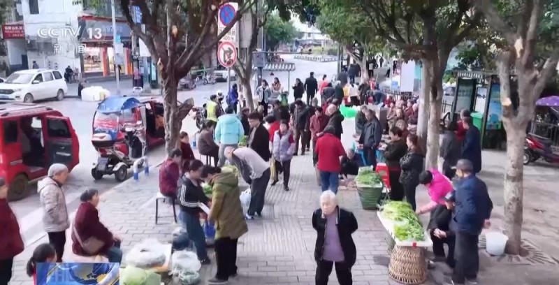 一线见闻丨潮汐摊区、小哥驿站、数智赋能 城市治理走出新路子