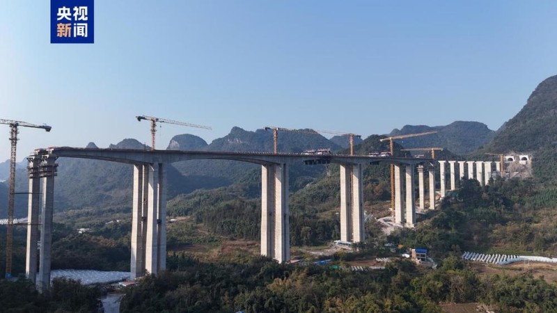 桐木河特大桥顺利合龙 广西融福高速取得关键性进展