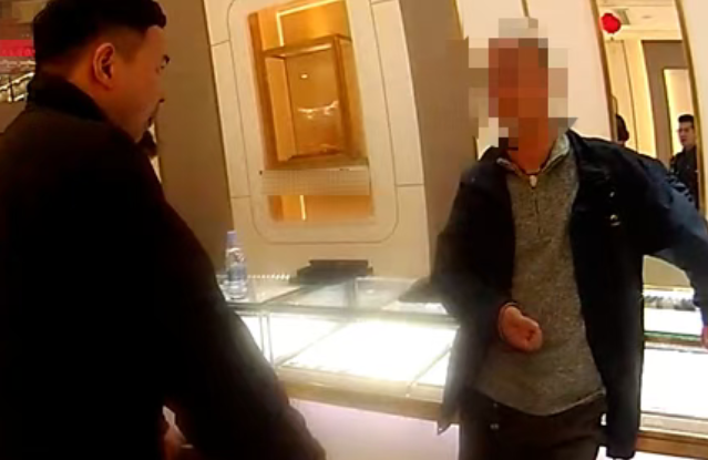 “我要花15万元买金条,送给老婆放床底下!”