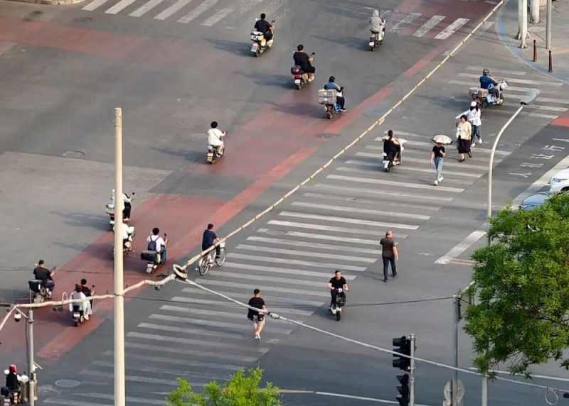 骑行乱、车位缺、执法难:北京700万辆电动自行车的治理考题