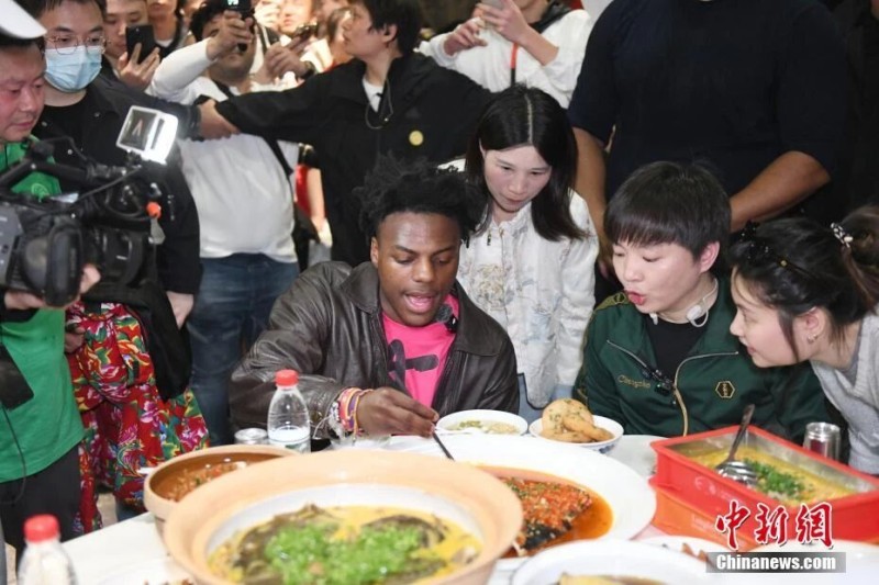 “免签朋友圈”再扩容，这些老外在中国玩到不想回家