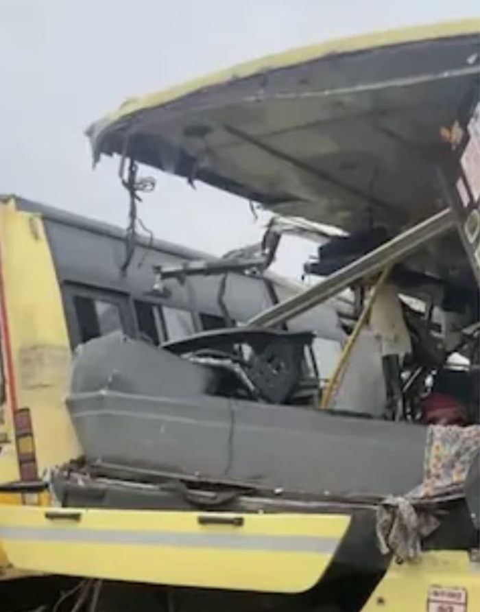 印度南部发生一起交通事故 造成至少12人死亡