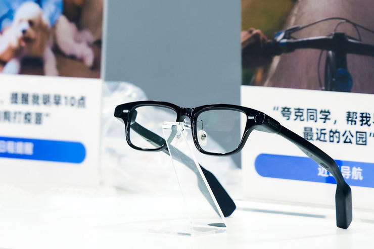 夸克AI眼镜，把千问大模型“戴”在眼前