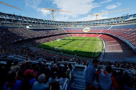 每体：7500名巴萨球迷上轮西甲未能及时入场，反对派批评拉波尔塔