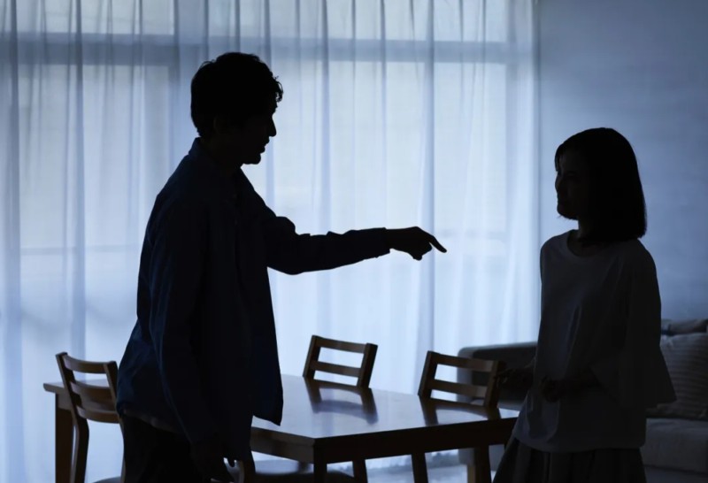 当打媳妇被归为“家务事”,农村女性逃离家暴有多难?