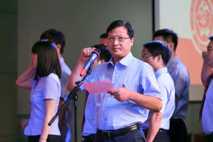 月薪涨150被骂抠门？宁德时代宣布涨薪，回应来了；小米汽车将开放「现车选购」，预计年底前可提；字节联手中兴打造首款豆包助手手机