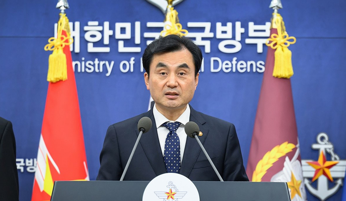 戒严事件一周年前夕，韩国防长最新发文：代表军方正式致歉