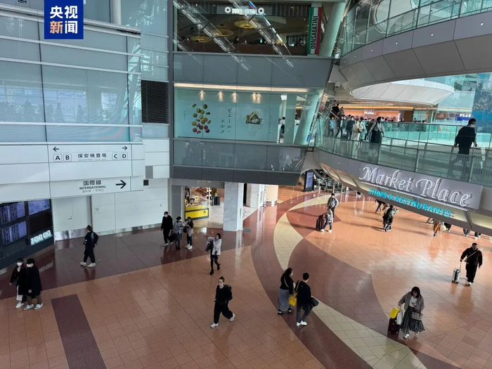 日本突发：载200多人客机空中故障