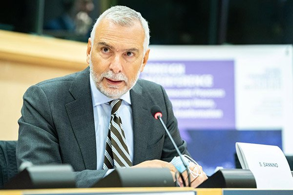 “欧盟天天教别人讲‘法治’，背地里却在演犯罪剧”