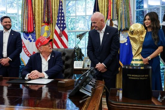 TA：特朗普将获首届国际足联和平奖，并在世界杯抽签仪式发表讲话
