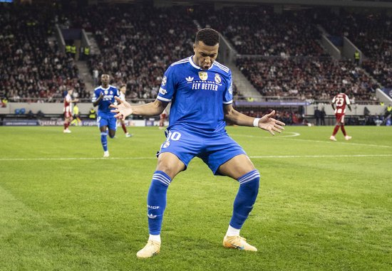 阿斯：拉菲尼亚、佩德里和姆巴佩是巴萨和皇马最关键的人物