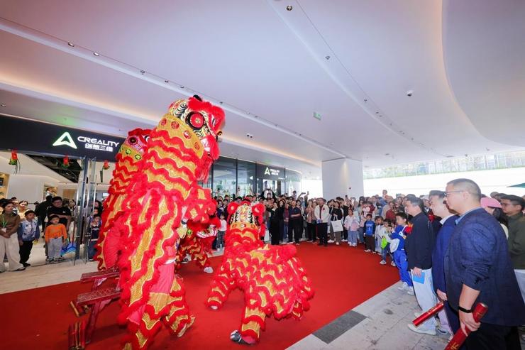 创想三维旗舰店开业:行业卷到线下了