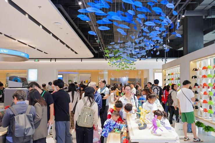 创想三维旗舰店开业:行业卷到线下了