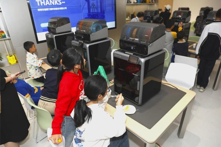 创想三维旗舰店开业:行业卷到线下了