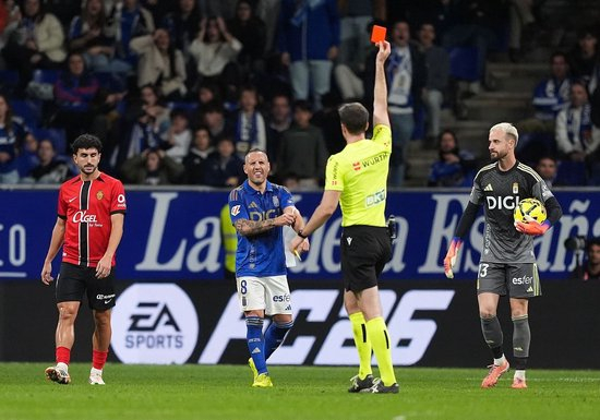 生涯首张直红 40岁卡索拉西甲飞铲染红，20年生涯835场第2红