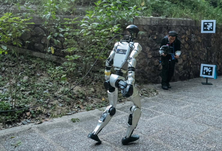 探索机器人“无遥操”,ATEC2025科技精英赛在港收官