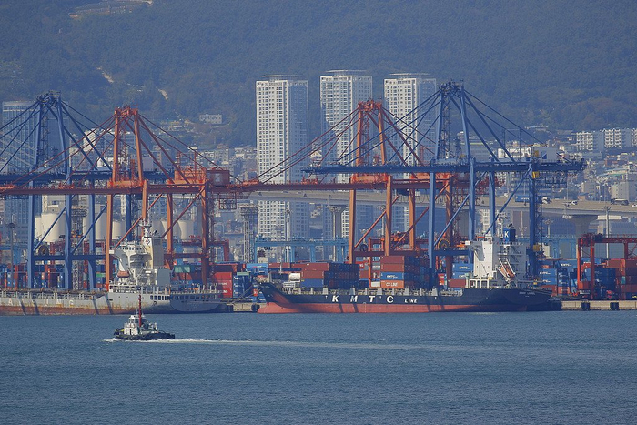 今年韩国出口额逼近日本，韩产业界期待“追平乃至反超”
