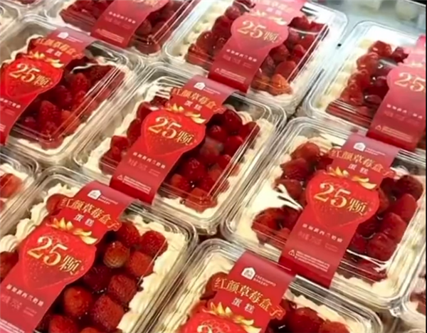 残暴!众擎T800机器人一脚踹翻老板,网友:多少带点私人恩怨;罗永浩硬件研发出意外,为「补贴家用」做播客;张予彤出任月之暗面总裁