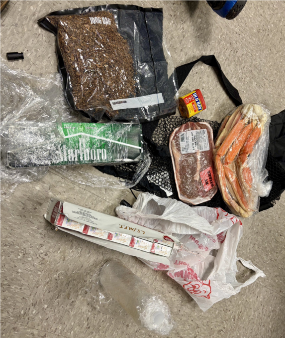 美国一监狱发现无人机空投牛排、蟹腿、大麻等物品，狱方称正在调查