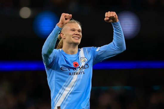 哈兰德连续4场欧冠客场破门，为曼城队史第三人
